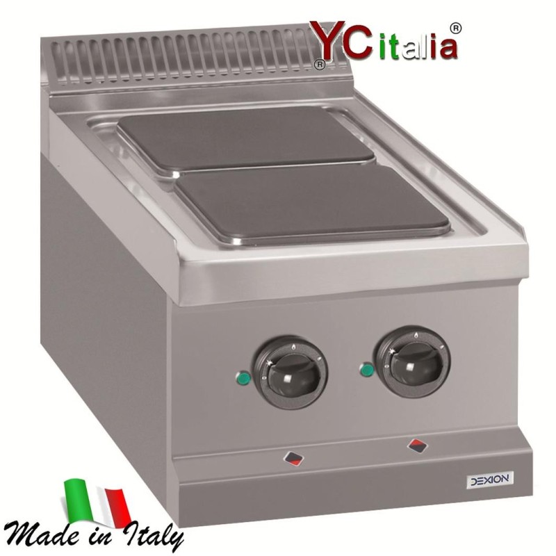 Cucina con due piastre quadrate da appoggio