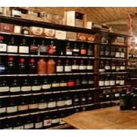Scaffalatura a parete ideale per enoteche ed esposizione vini